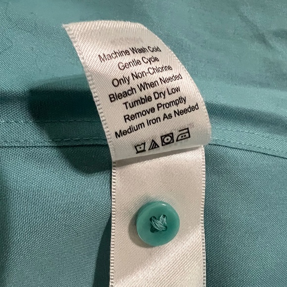 3 button down blouses - Picture 7 of 11